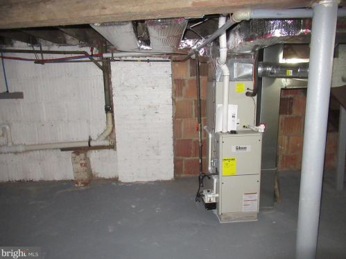 966 Niagara Rd, Camden NJ 08104-2860 exterior