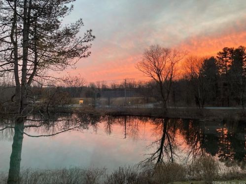 7 Juneberry Ln, Ridgefield CT  06877-3321 exterior