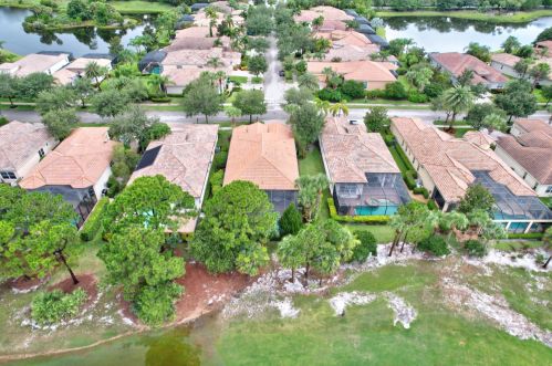 9800 Nuova Way, Fort Pierce FL 34986-2825 exterior