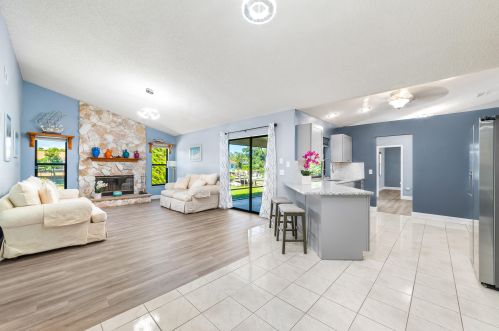 117 Sagamore Ter, Fort Pierce FL 34983-1262 exterior