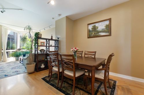 1248 Cottage Pl, Chicago IL 60607-2854 exterior