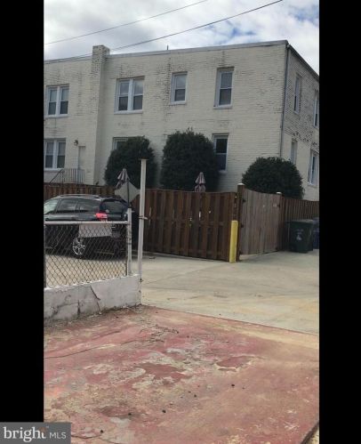 2114 4 St, Washington DC 20003-1101 exterior