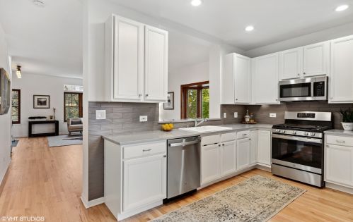 1774 Ainslie St, Chicago IL 60630-2018 exterior