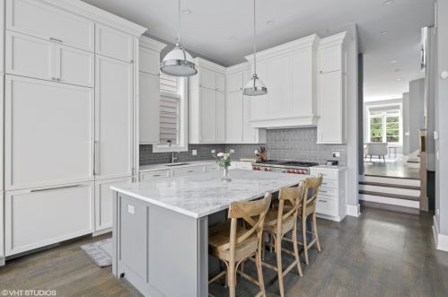 3621 Hermitage Ave, Chicago IL 60613-3507 exterior