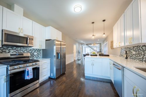 7616 Luella Ave, Chicago IL 60649-4108 exterior