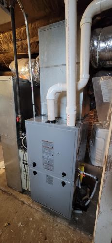 15 Pierce St, Concord NH 03301-3663 exterior