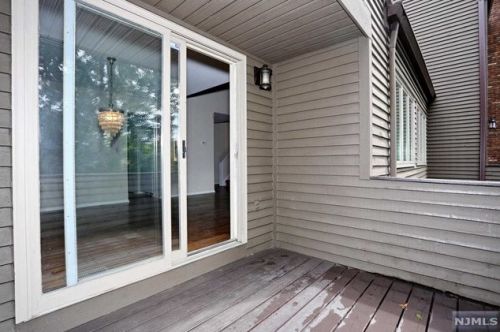 27 Bayard Ln, Mahwah NJ  07430-2236 exterior