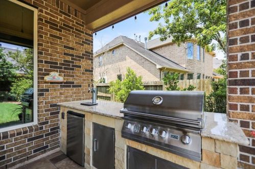 6215 Flewellen Falls Ln, Fulshear TX 77441-1116 exterior