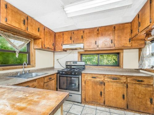 2224 Valentine Ave, Bronx NY 10458-7139 exterior