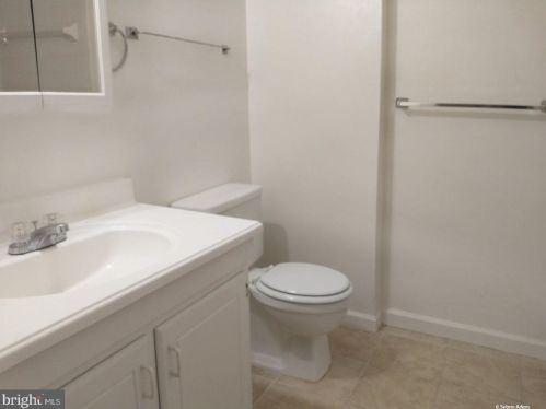 3843 El Camino Pl, Alexandria, VA 22309-1445