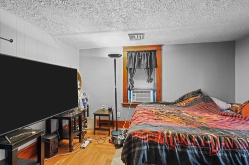 136 Tiogue Ave, Coventry RI 02816-5580 exterior