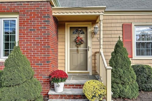 55 Jastram St, Providence, RI 02908-4207