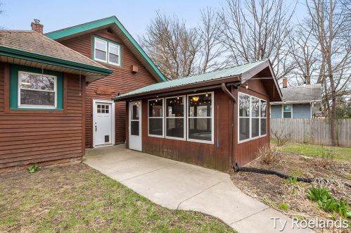 919 Leonard St, Grand Rapids MI 49504-4153 exterior