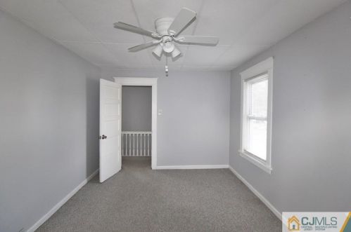 20 Silver Lk Ave, Edison NJ 08817-5248 exterior