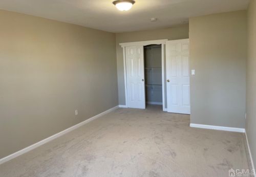 231 College Dr, Edison NJ 08817-5935 exterior