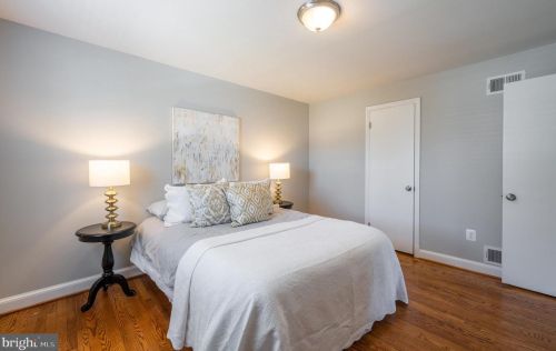 303 Raymond Ave, Alexandria VA 22301-1038 exterior