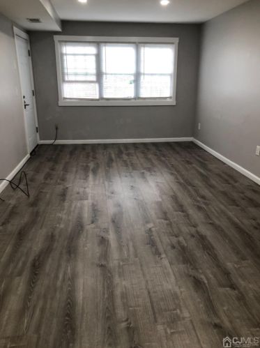 326 College Dr, Edison NJ 08817-5955 exterior