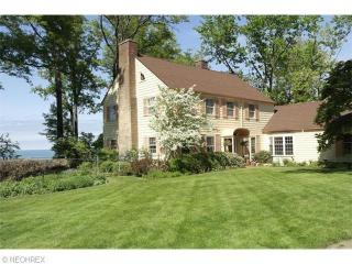 1055 Erie Cliff Dr, Cleveland, OH 44107-1213