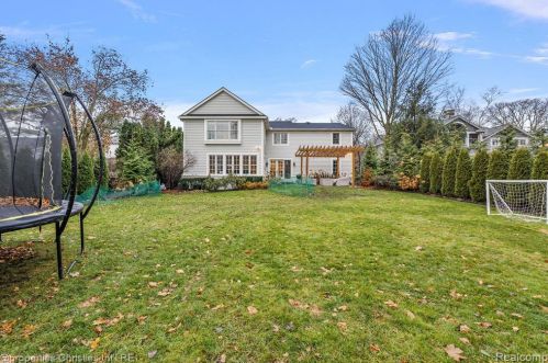 1174 Lakeside Dr, Bham MI 48009-1381 exterior