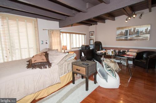 1302 Alder St, Philadelphia PA 19148-4908 exterior