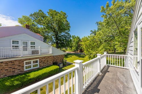 5147 Camelot Ln, Milwaukee WI 53221-3121 exterior