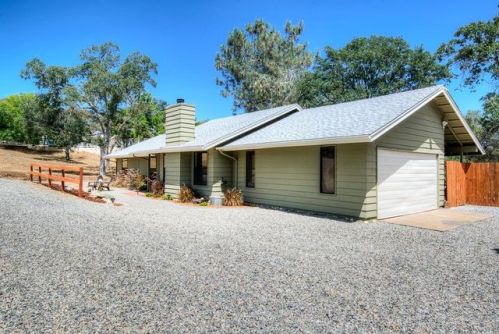 42465 John Muir Dr, Coarsegold, CA 93614-9619