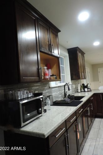 4001 61 St, Phoenix AZ 85033-1712 exterior