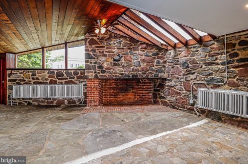 635 Parkway Ave, Trenton NJ  08618-2723 exterior