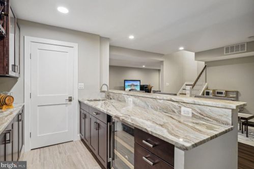 8819 Victory Ln, Rockville MD 20854-3643 exterior