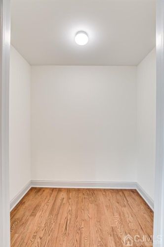 110 Bond St, Iselin NJ  08830-2424 exterior