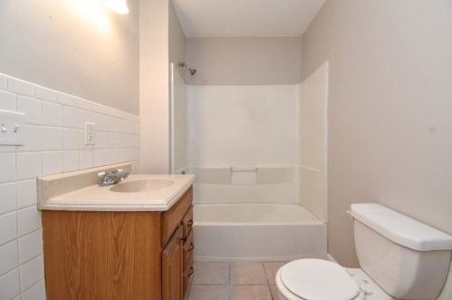 105 Lyons St, Springfield MA 01151-1610 exterior