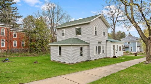 218 Pine St, Big Rapids, MI 49307-1358