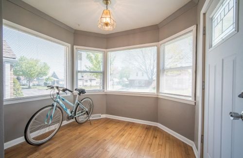 3409 9th St, Milwaukee, WI 53215-5111