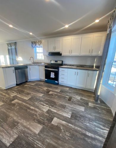 29 Hazel Dr, Concord NH 03301-3426 exterior