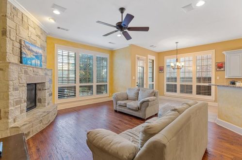 111 Guadalupe Dr, Irving, TX 75039-3334