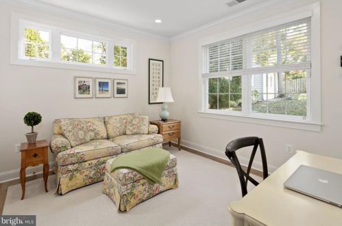 3877 30 St, Arlington VA 22207-5303 exterior