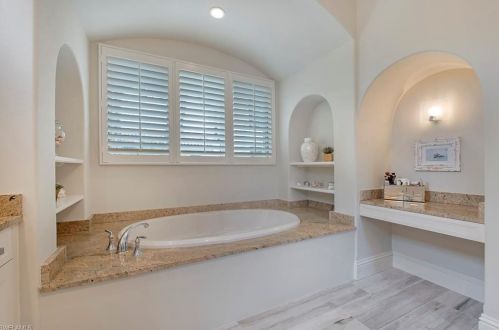 16614 Cortona Ln, Naples FL 34110-3261 exterior