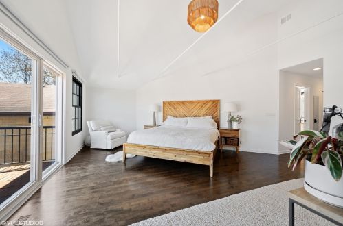 1733 Hoyne Ave, Chicago IL 60647-5541 exterior