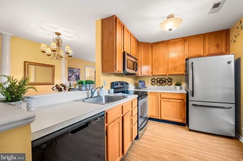 2207 Foxmeadow Dr, Limerick PA 19468-1572 exterior