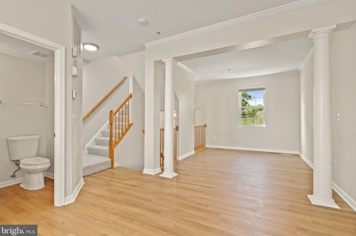 3805 Eisenhower Ave, Alexandria VA 22304-6427 exterior