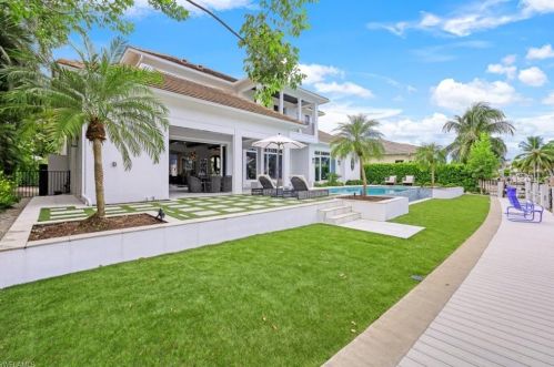 1501 Bluefin Ct, Naples FL 34102-1576 exterior