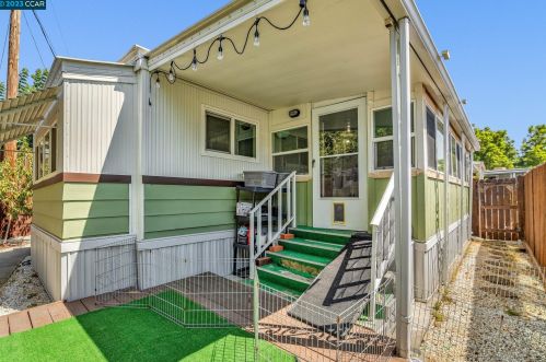 2 Terrace Dr, Concord CA 94518-2047 exterior