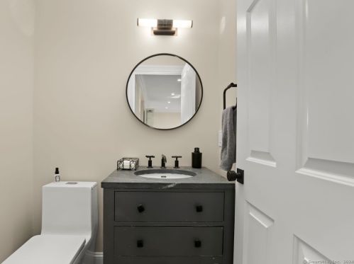 42 Kings Hwy, Westport CT  06880-4710 exterior