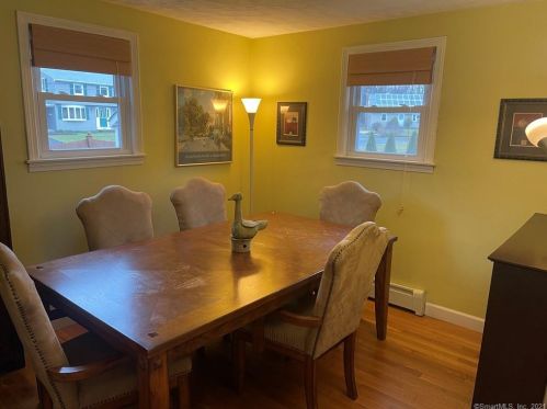 42 Oxford Dr, Enfield CT 06082-2535 exterior