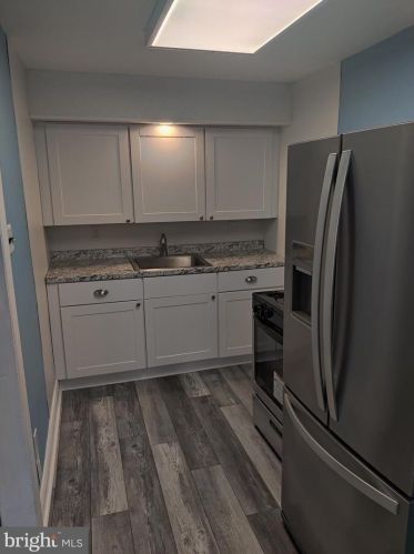 39 Mermont Cir, Darby, PA 19023-1323