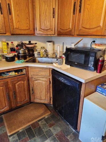 60 Brookville Rd, Edison, NJ 08817-4141