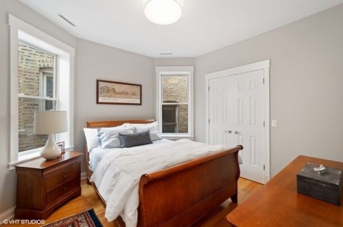 4425 Damen Ave, Chicago IL 60625-1701 exterior