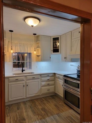 323 Grand Ave, Poughkeepsie NY 12603-4403 exterior