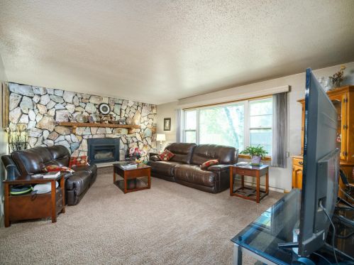 315 Fenway Ter, Manitowoc, WI 54220-2923