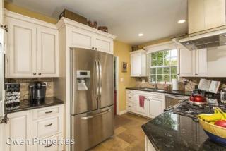 145 E Ave, San Diego CA  92118-1320 exterior